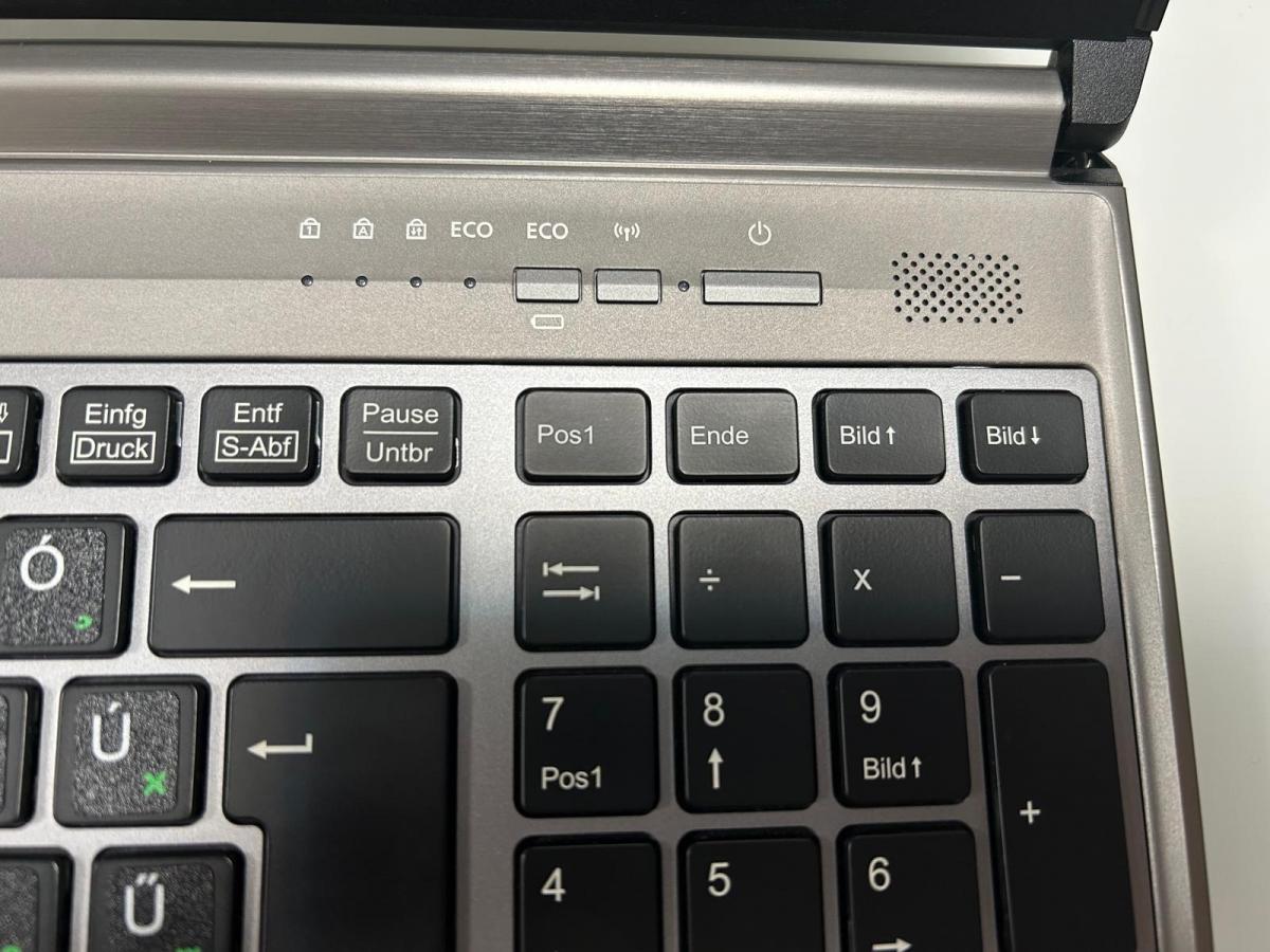Fujitsu LIFEBOOK E744